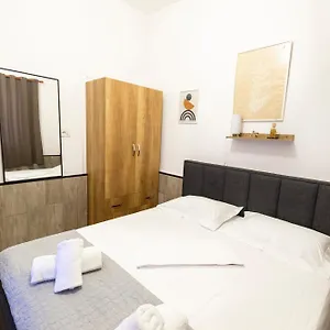  Apartament Tiny Cute Near The Center - 5 Min Walk Albania